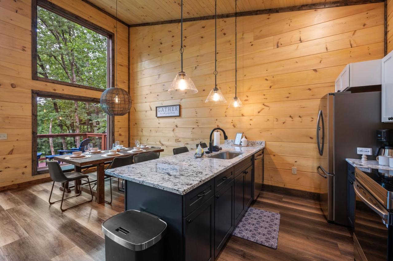 New Cozy Mountain Cabin Hot Tub Near Downtown 개틀린버그 외부 사진