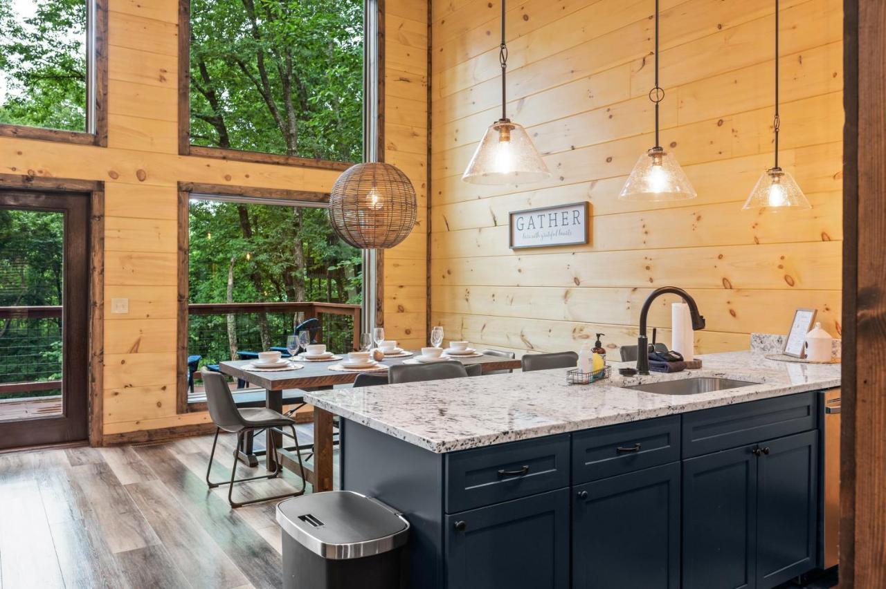New Cozy Mountain Cabin Hot Tub Near Downtown 개틀린버그 외부 사진