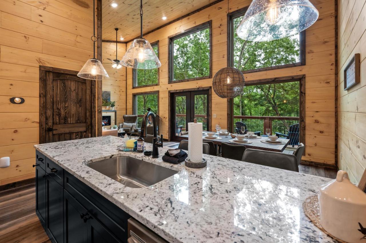 New Cozy Mountain Cabin Hot Tub Near Downtown 개틀린버그 외부 사진